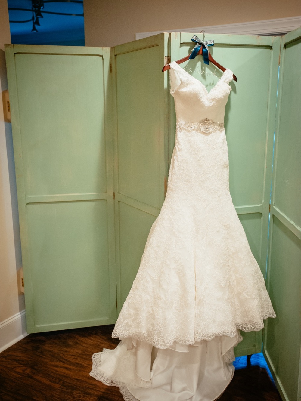 Elegant White Lace Wedding Dress with Beaded Waist